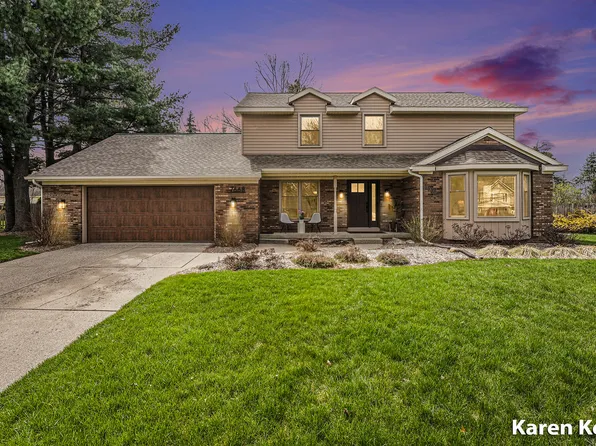 7668 Apple Hill Ct SE, Ada, MI 49301