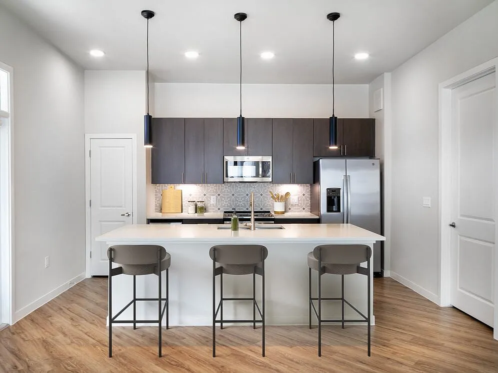 Avalon Townhome Collection Bee Cave — Photo 3