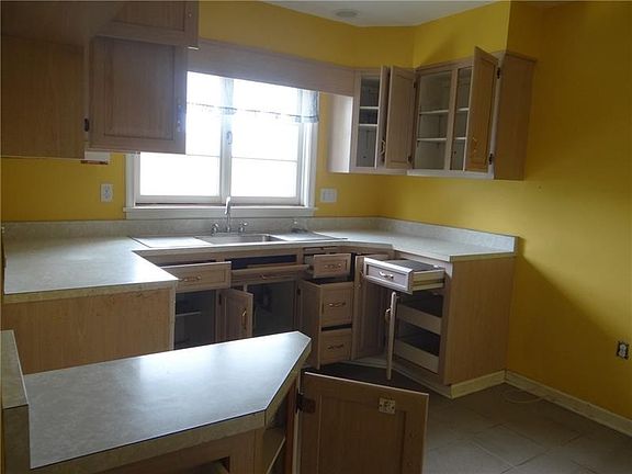 4th image of 521 College Ave