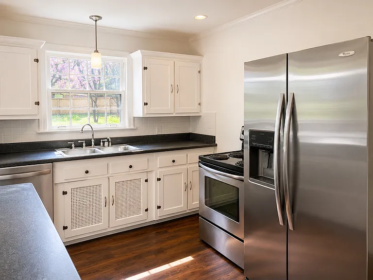 147 Brookfield Ave — Photo 4