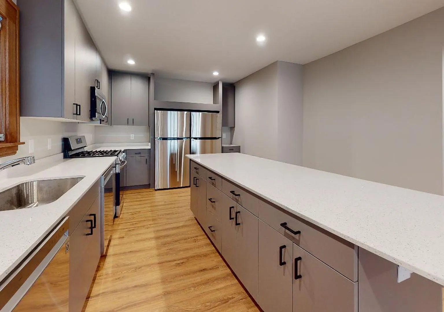 Modern 10-Bedroom House Close to U of M Campus — Photo 2