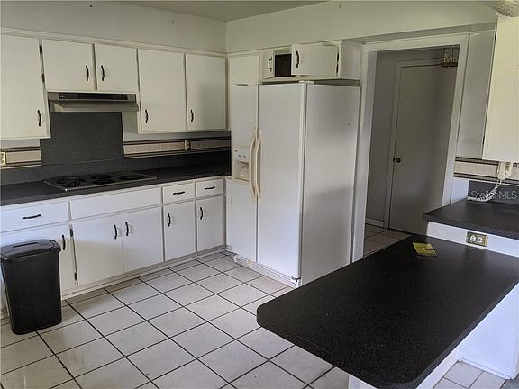4th image of 2054 Lake Dr