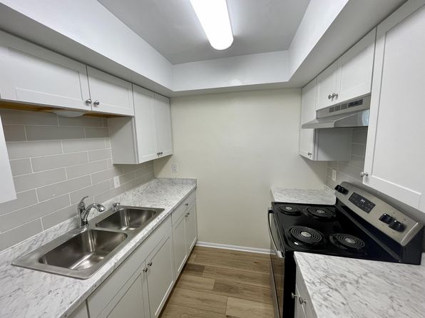 300 Gunn Ave APT 8