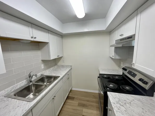 300 Gunn Ave APT 8, Clearwater, FL 33765