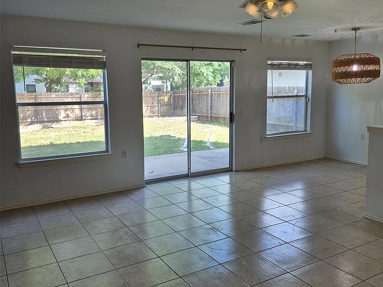 1139 Emmitt Run — Photo 4