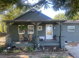 1132 Maple St, Chetopa, KS 67336