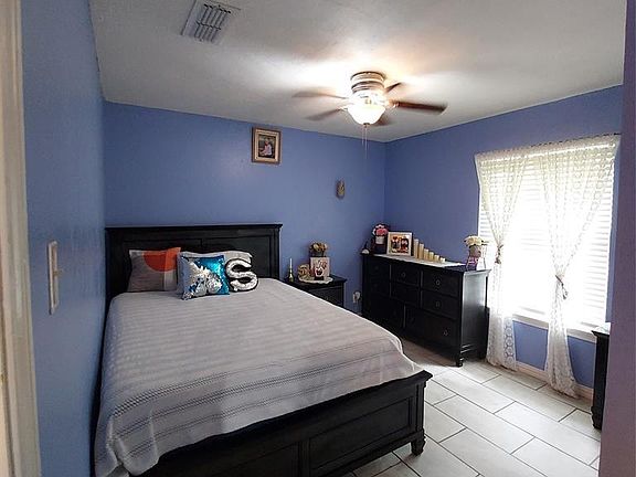 4th image of 2303 Dover Rd