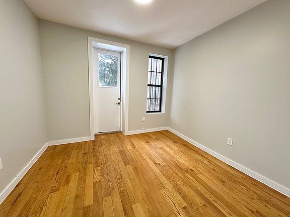 3rd image of 427 Marion St APT 1R