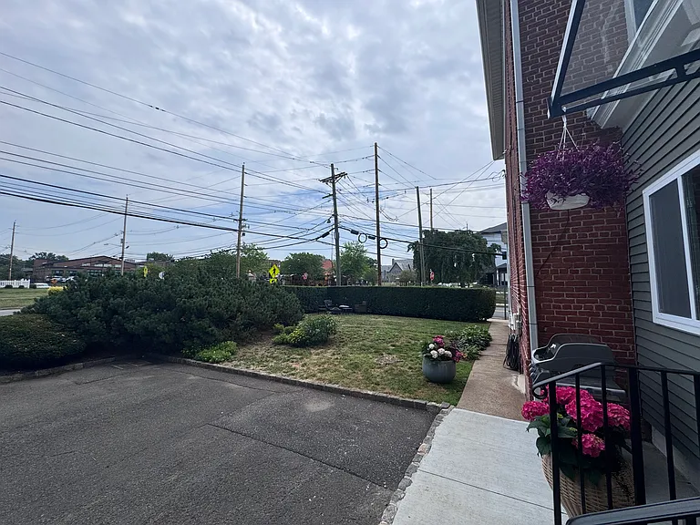 39 Davenport St #2 — Photo 15