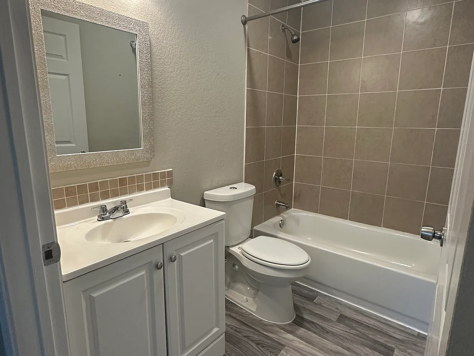 2 bed, 840 sqft, $2,000 — Photo 3