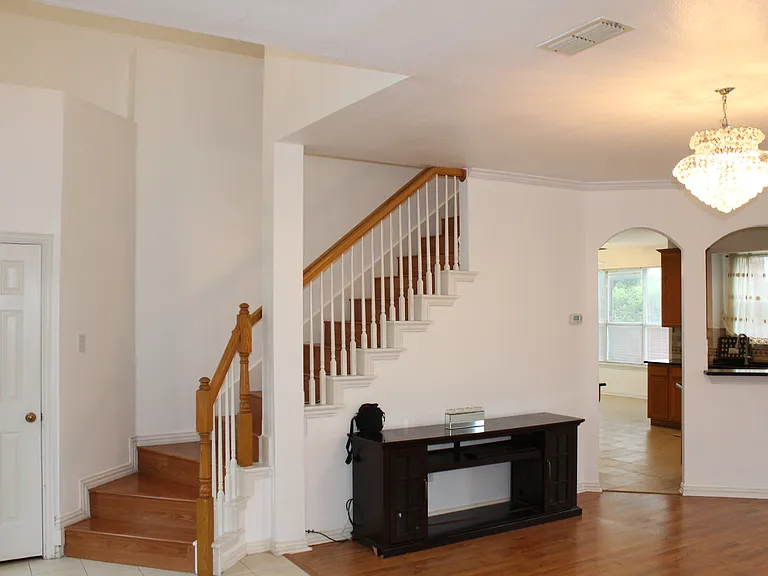 5017 Remington Dr — Photo 6