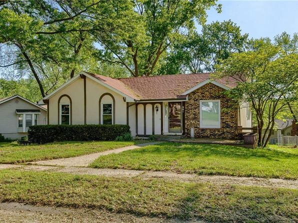 901 Dunwich Dr, Liberty, MO 64068