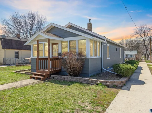 1411 N Jessica Ave, Sioux Falls, SD 57103