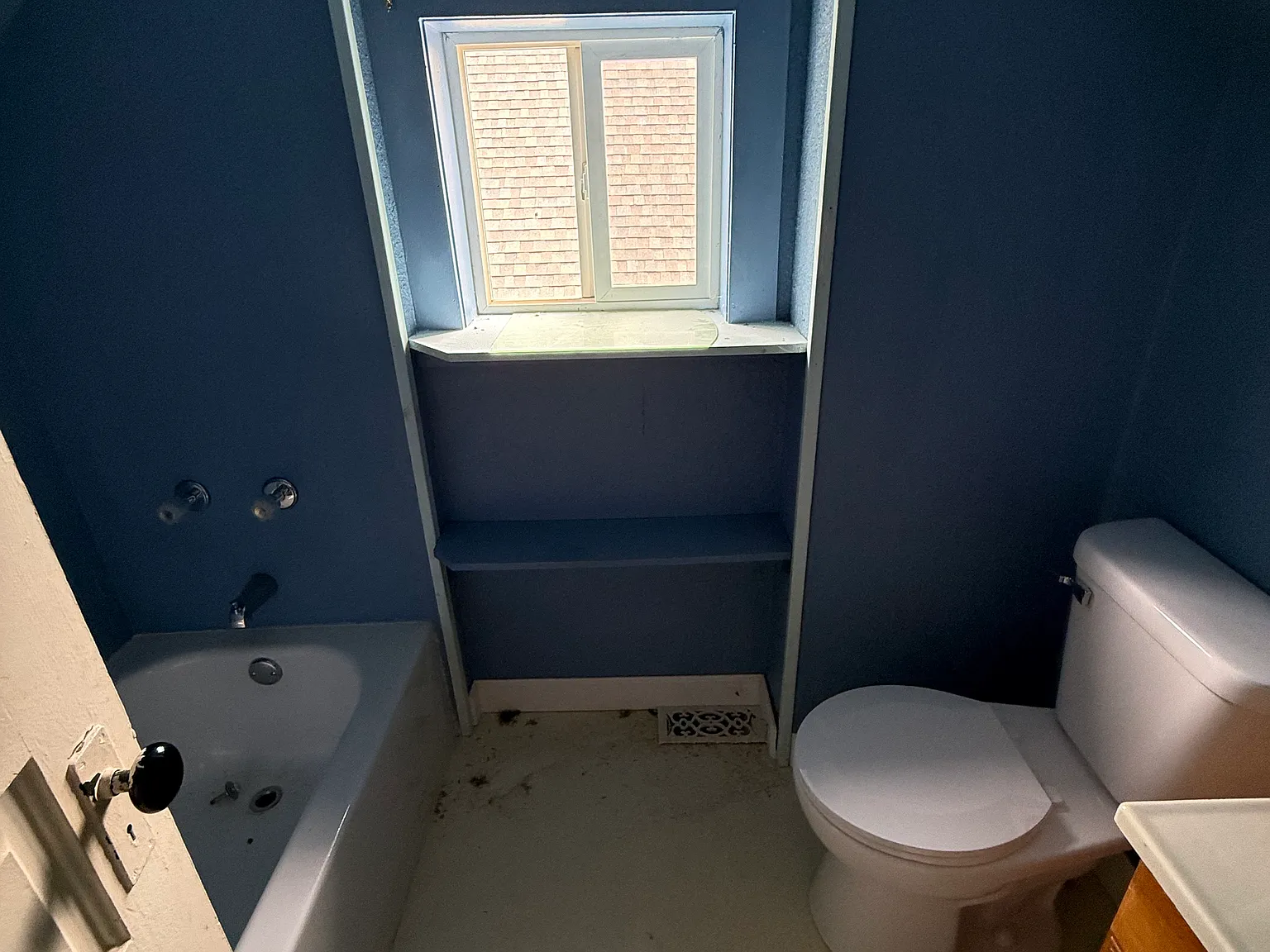 Spacious Family Home Available for Only $1,300/mo — Photo 4