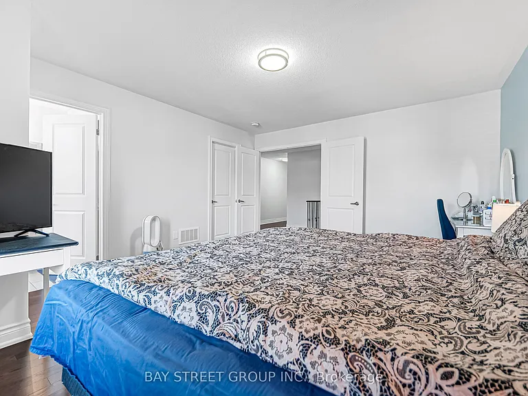60 Mohandas Dr — Photo 29