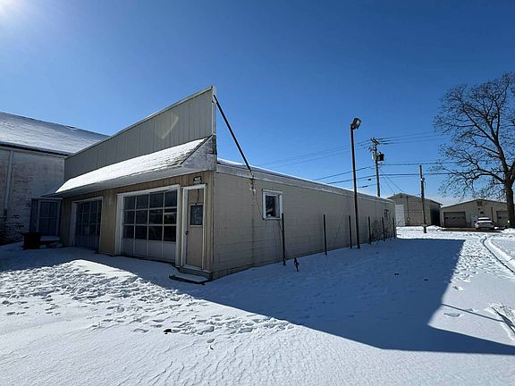 5th image of 331 Main St