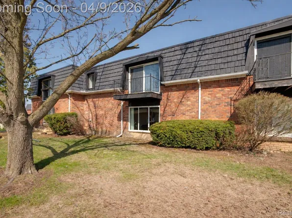 1866 Colonial Village Way APT 1, Waterford, MI 48328