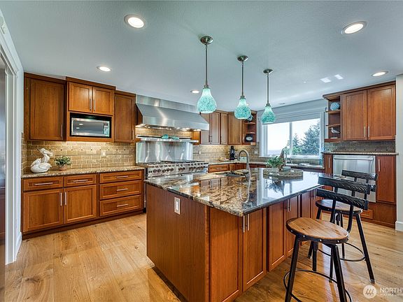 4th image of 802 Jewil Dr.