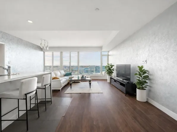 5177 Brighouse Way #909, Richmond, BC V7C 0A7