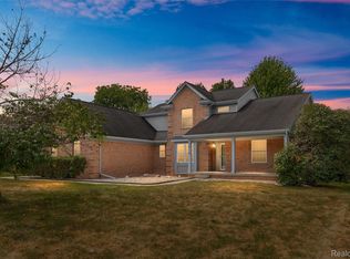 9110 Old Oak Dr, Grand Blanc, MI 48439