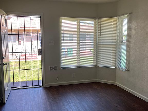 3rd image of 606 W Hammond Ave #606