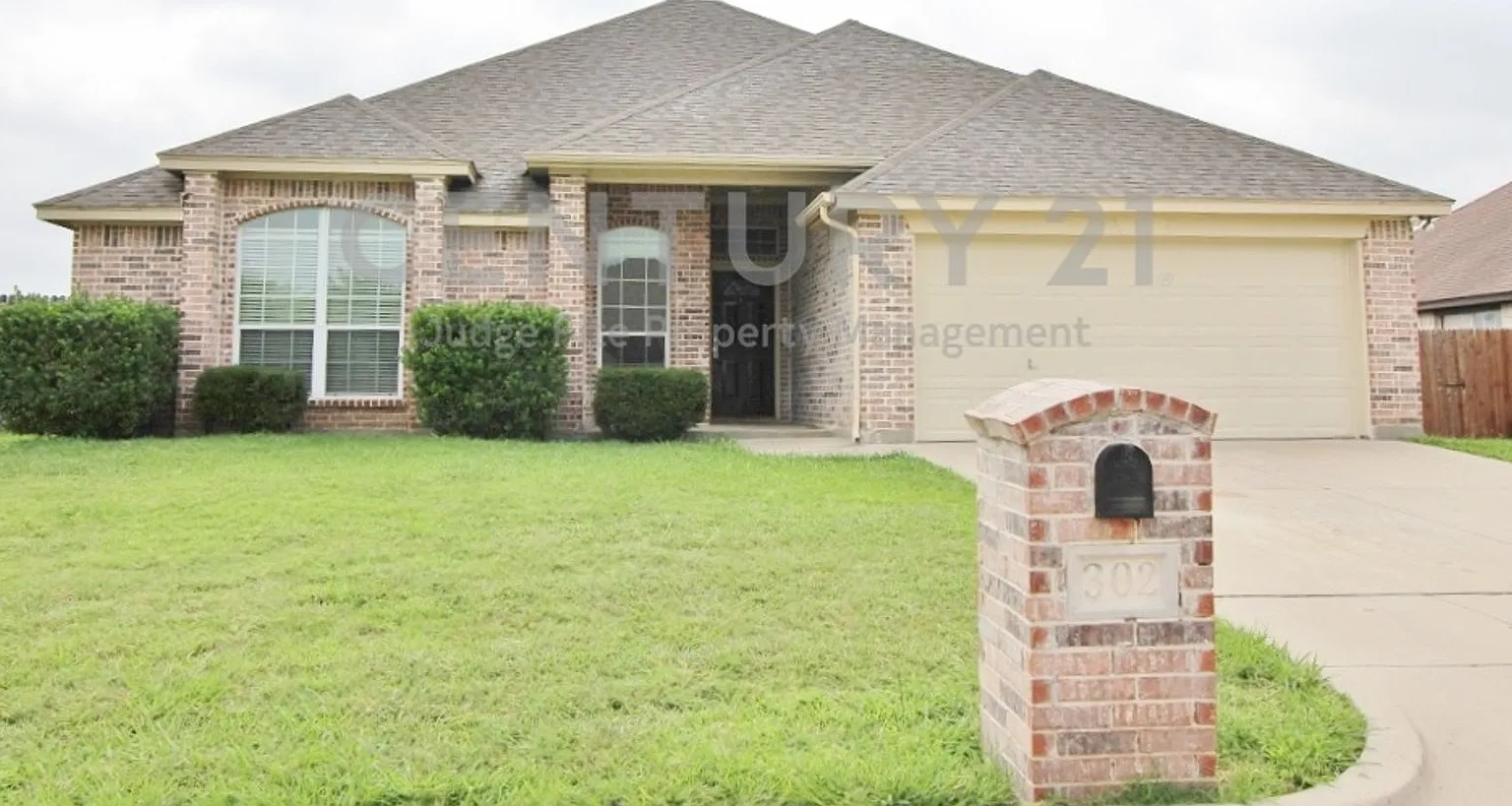 Inviting 4/2/2 On Cul-De-Sac Lot in Aledo For Rent! — Photo 1