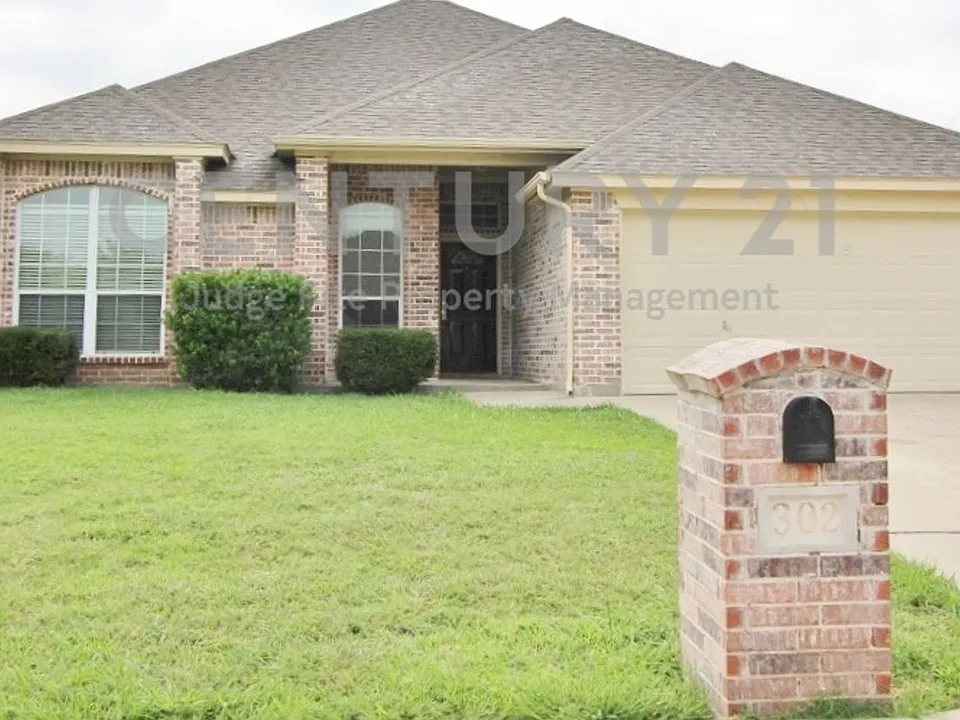 302 Aspen Ct W