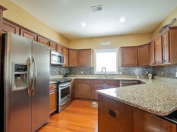 5th image of 109 Folly Bend Dr