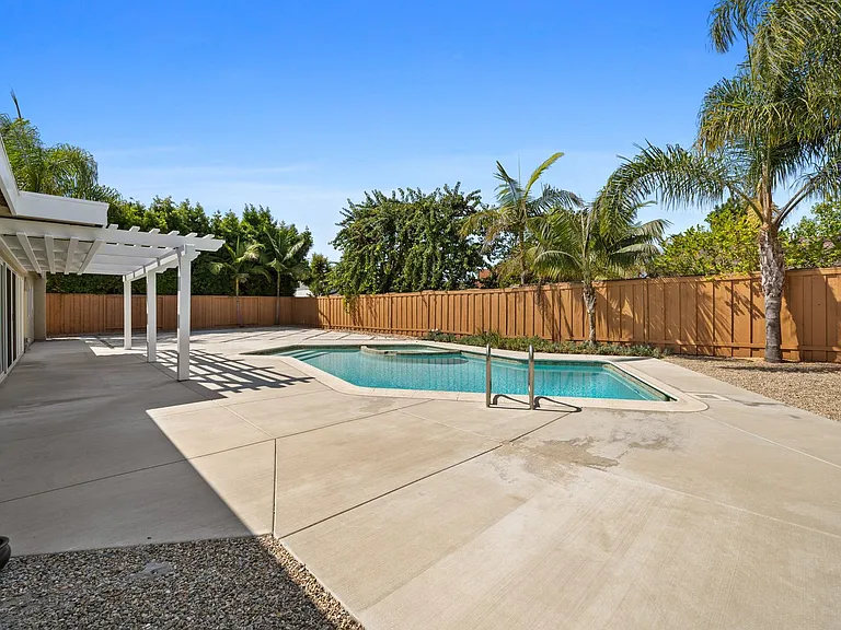 1609 Anita Ln — Photo 27
