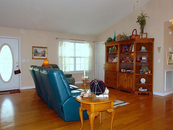 5th image of 22 Gislornes Cir