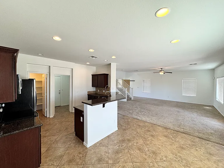 27989 N Muscovite Dr — Photo 8
