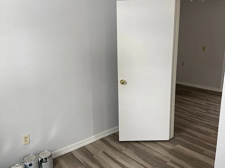 2304 Clark St — Photo 8