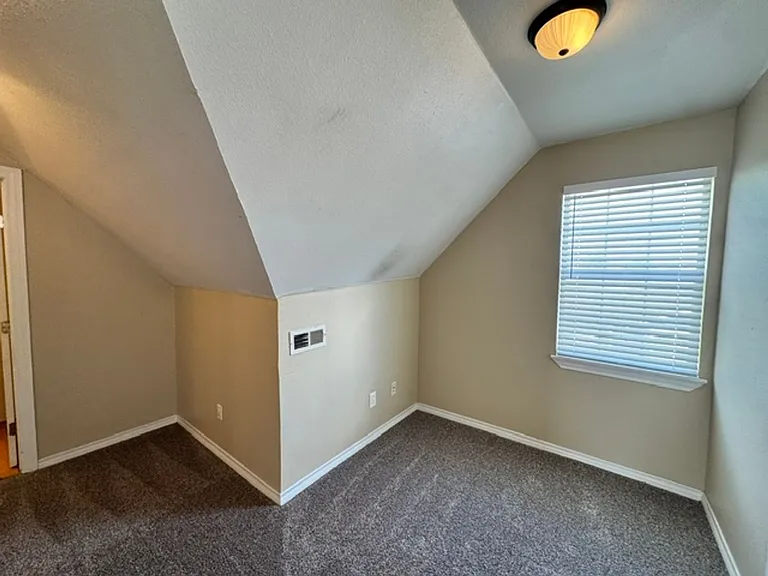 826 W Kansas Ave — Photo 6