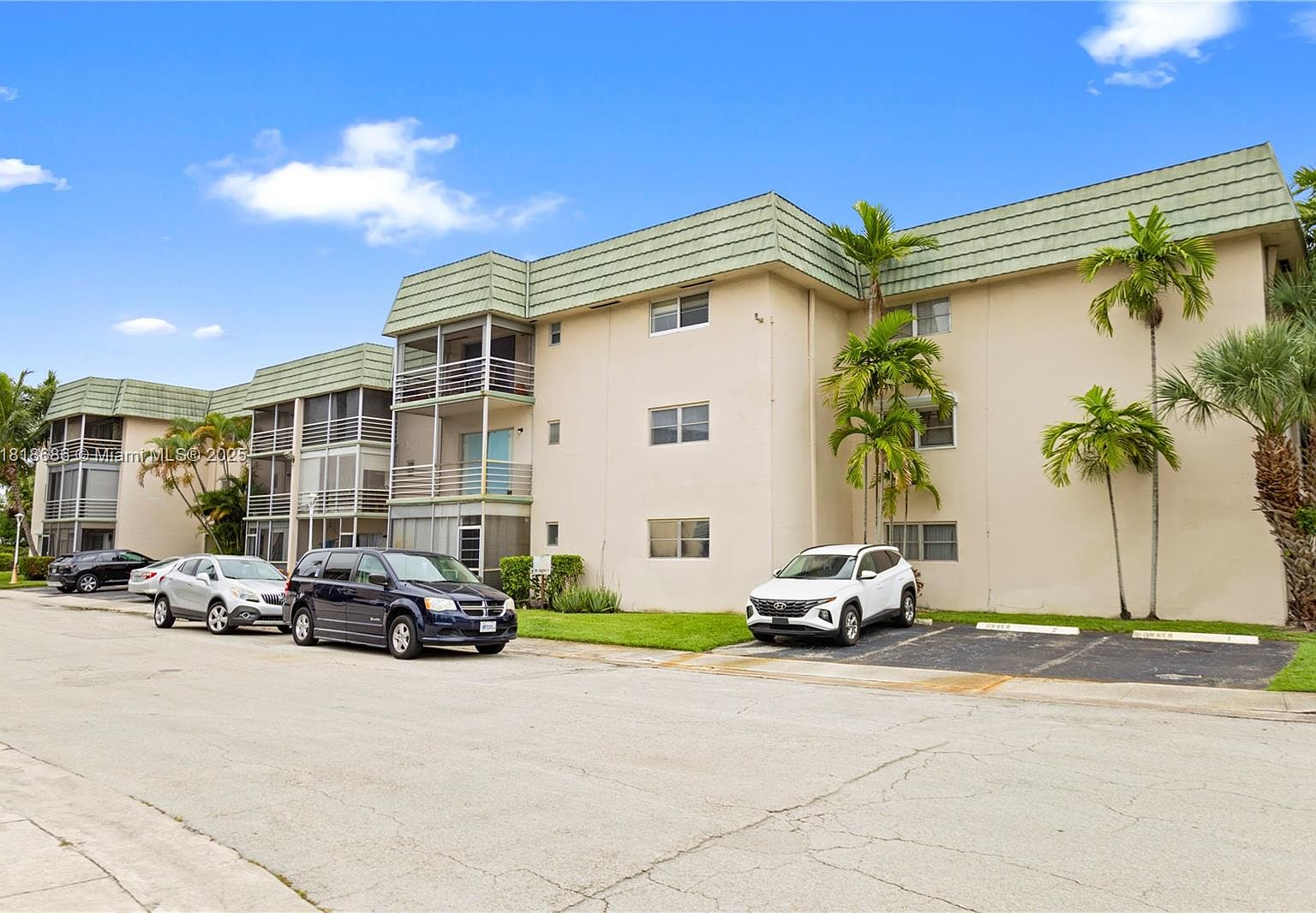 5790 Stirling Rd APT 212, Hollywood, FL 33021 | MLS #A11818686 | Zillow