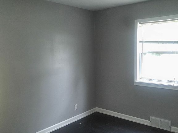 3rd image of 1325 Duck Rd