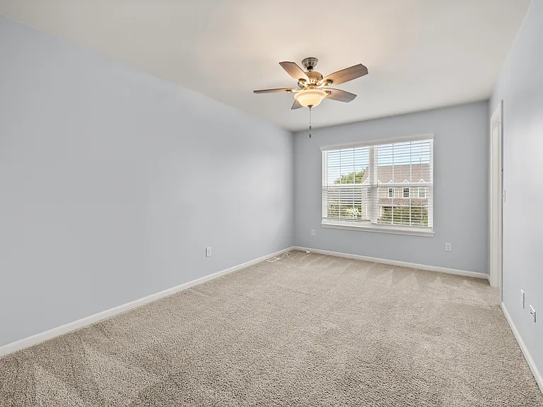 406 Mary Ann Cir — Photo 25