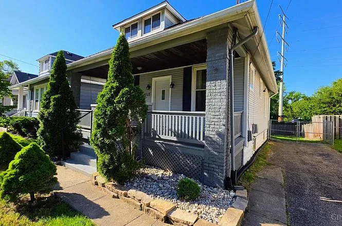 2717 Lawndale Ave — Photo 4