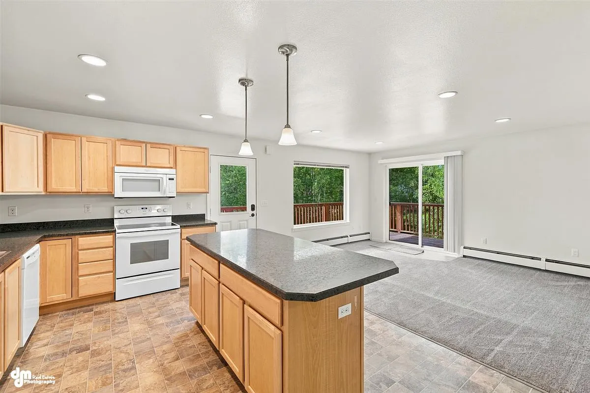 2 bed, 1000 sqft, $1,700 — Photo 4