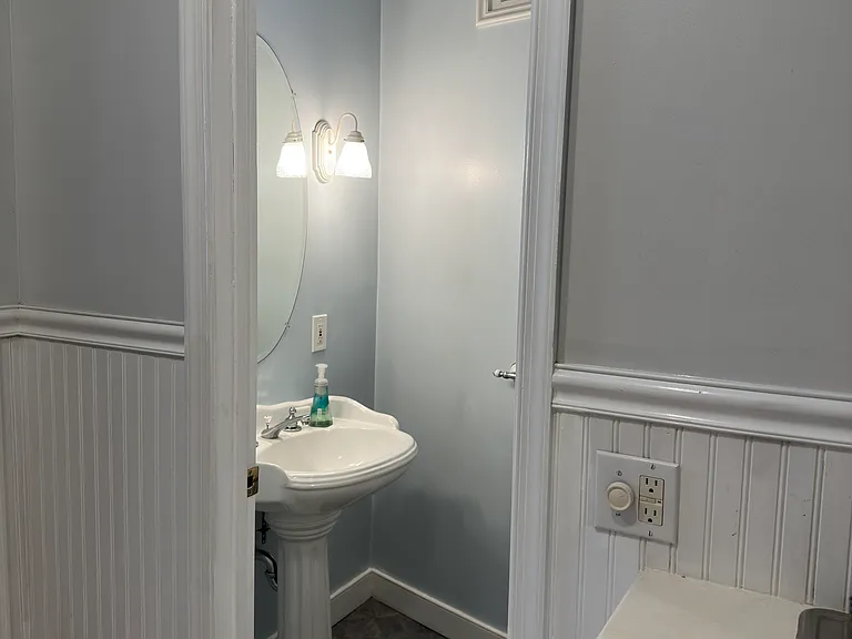 2706 E Broad St — Photo 10