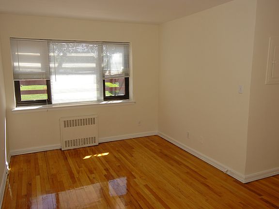 5th image of 3624 Bell Blvd APT 12B