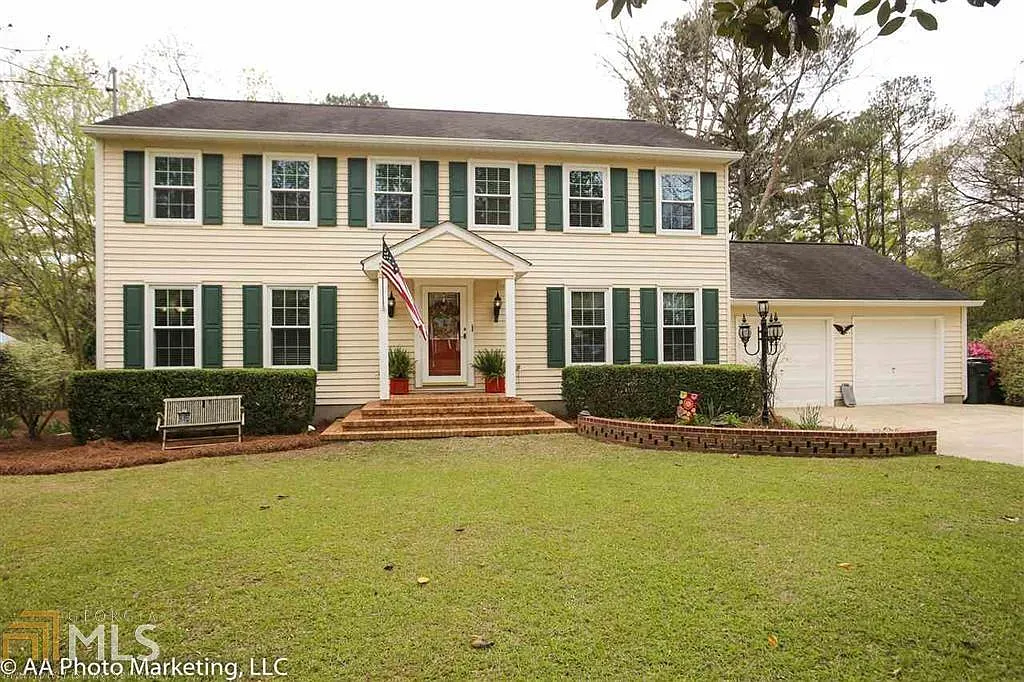 102 Surrey Pl photo 1