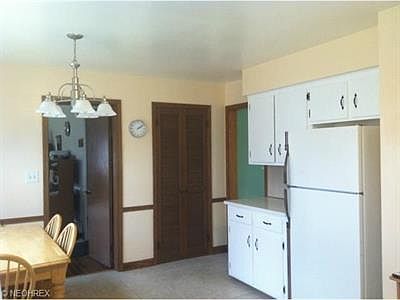 3rd image of 410 Glenwoods Ct
