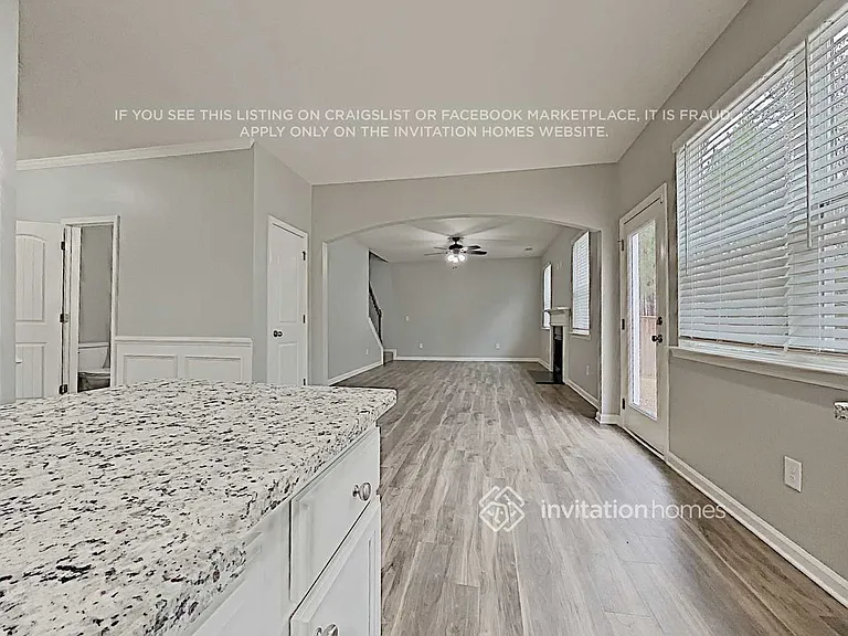 73 Windsor Way — Photo 7