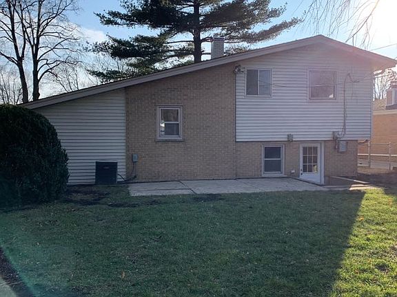 2nd image of 1056 Irwin Ave