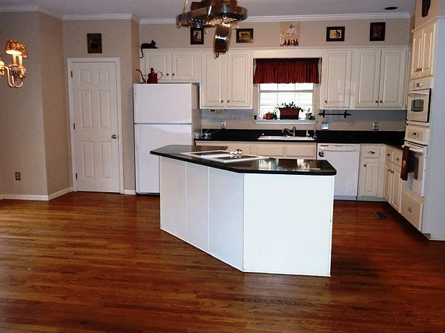 2nd image of 416 Lasalle Dr