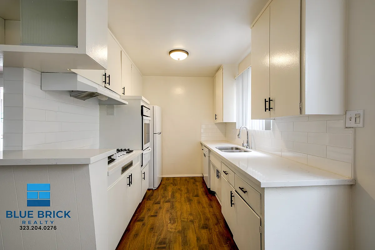 Building Photo - 426 S Rexford Dr #1