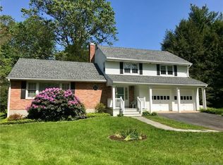 52 Knapp Ln, New Canaan, CT 06840