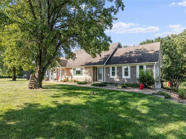 24546 Hospital Dr, Paola, KS 66071