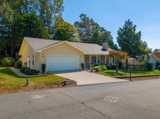 45 Cove Xing, Franklin, NC 28734