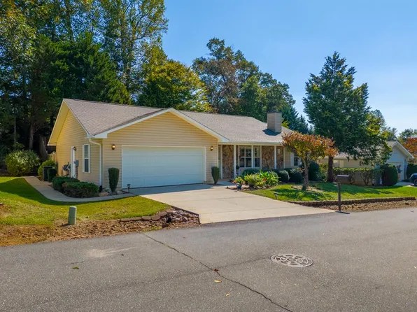 45 Cove Xing, Franklin, NC 28734